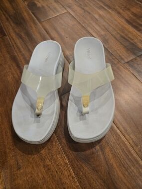 Vionic Women's Cream Clear Jelly Thong Sandals